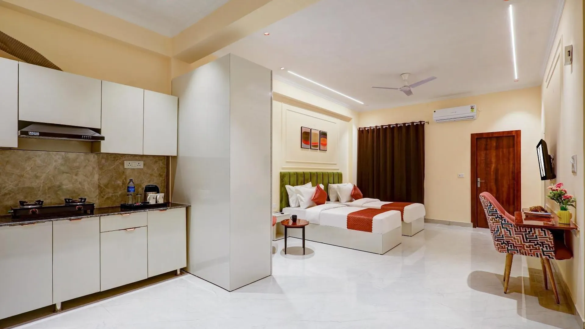 Limewood Stay - Crystal Gurgaon 3*,  Inde