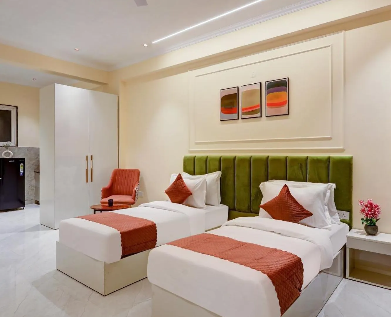 Limewood Stay - Crystal Gurgaon Hotel