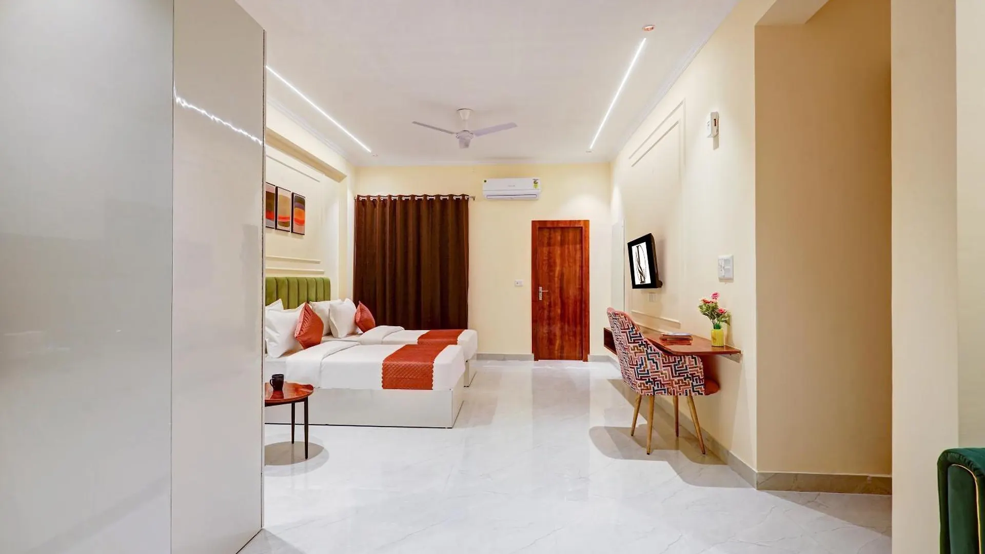 Limewood Stay - Crystal Gurgaon Hotel