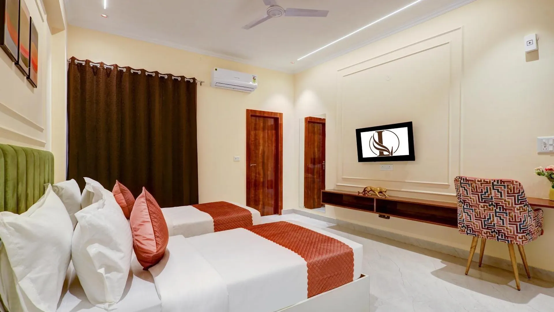 Limewood Stay - Crystal Gurgaon