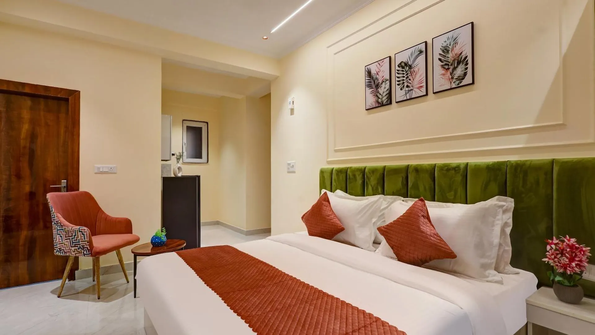 Limewood Stay - Crystal Gurgaon Hotel