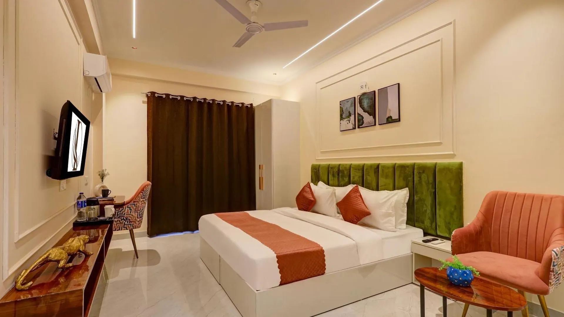 Limewood Stay - Crystal Gurgaon