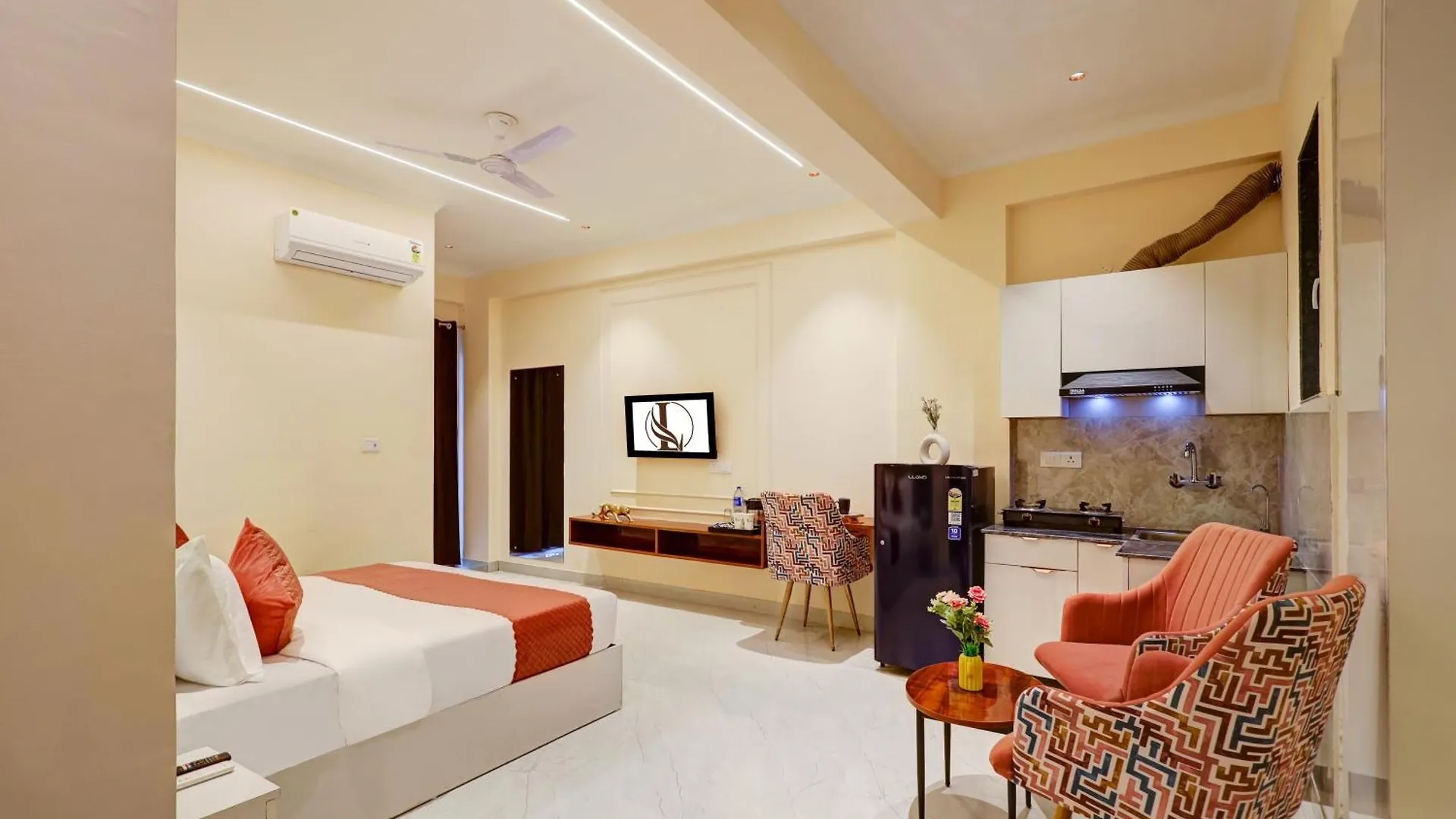 Limewood Stay - Crystal Gurgaon Hotel