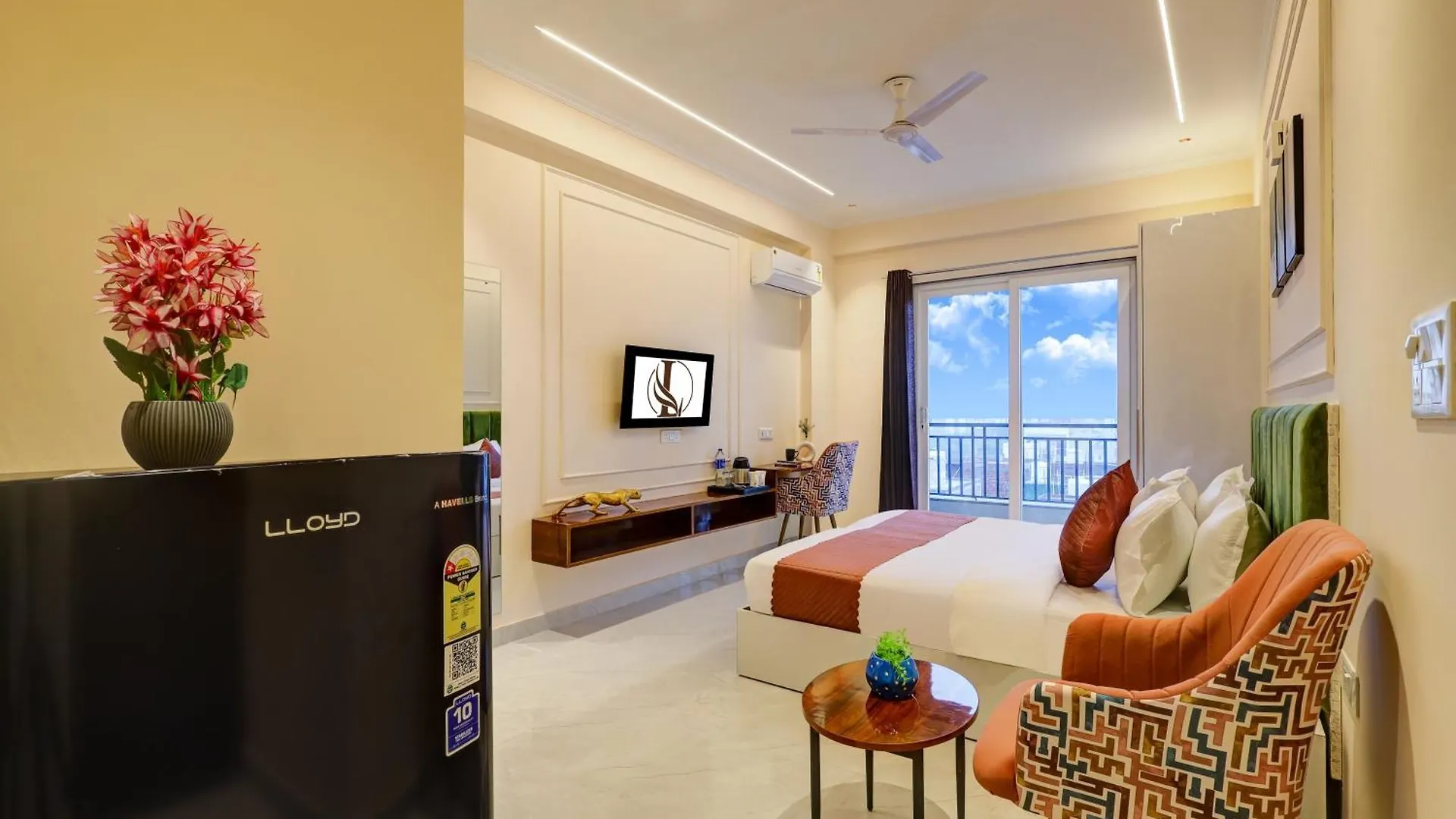 Limewood Stay - Crystal Gurgaon 3*,