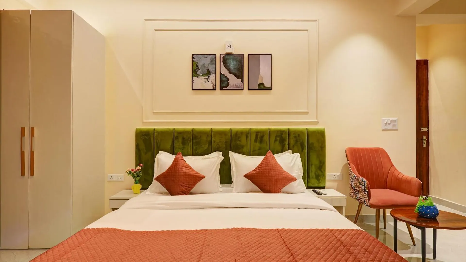 Limewood Stay - Crystal Gurgaon