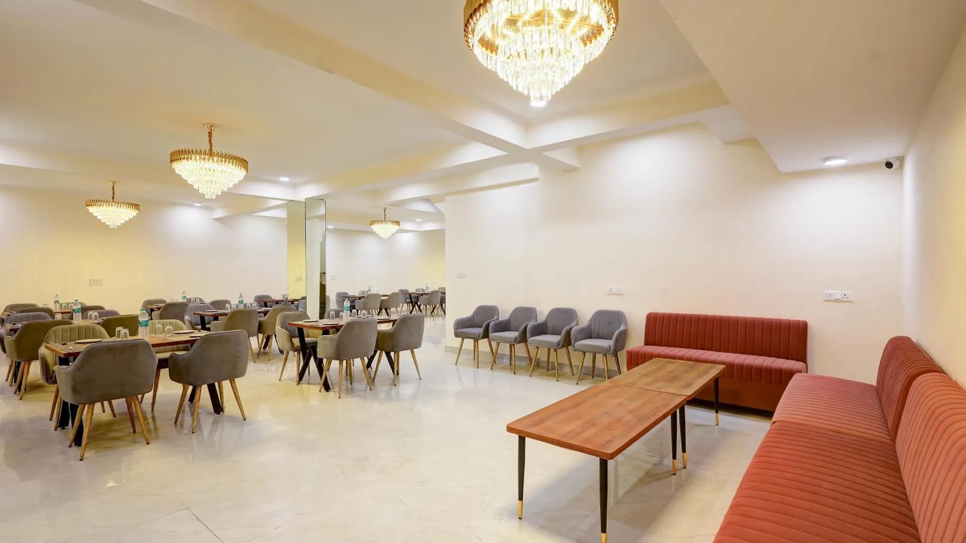 Limewood Stay - Crystal Gurgaon Inde