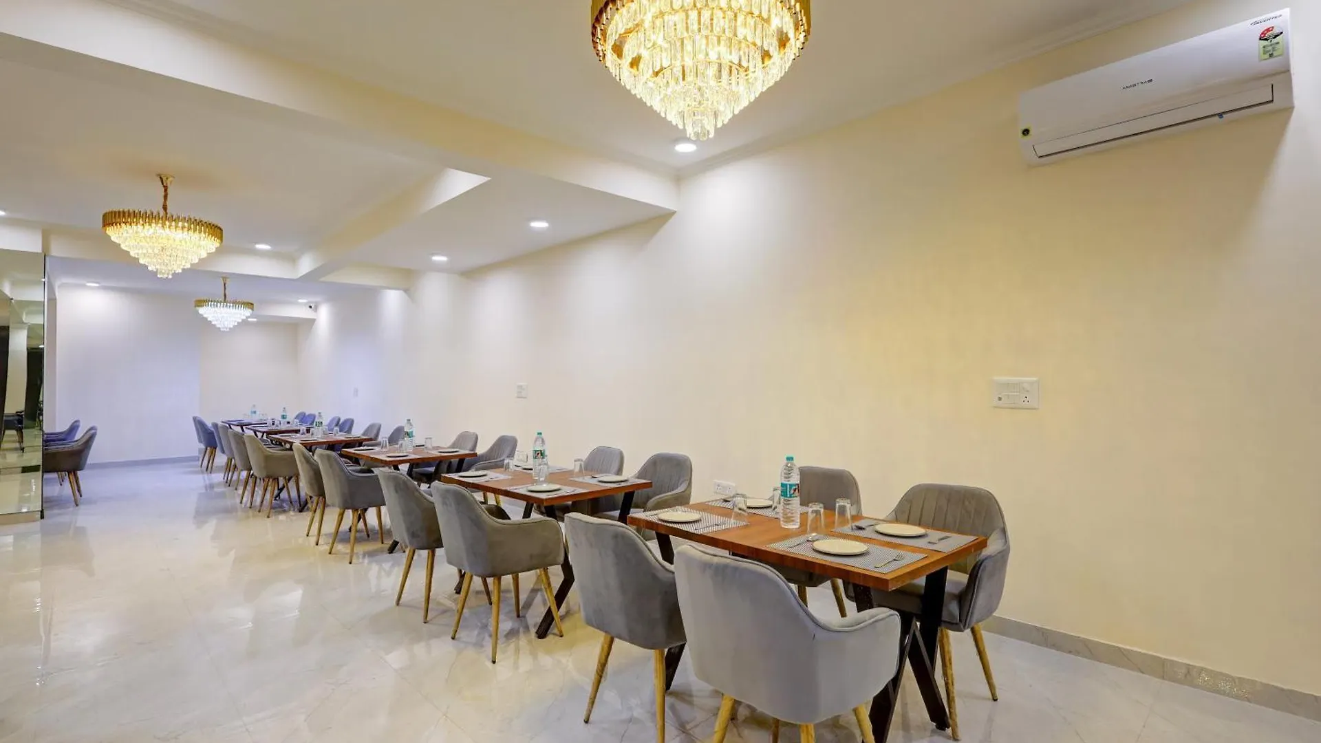 Limewood Stay - Crystal Gurgaon 3*,  Inde
