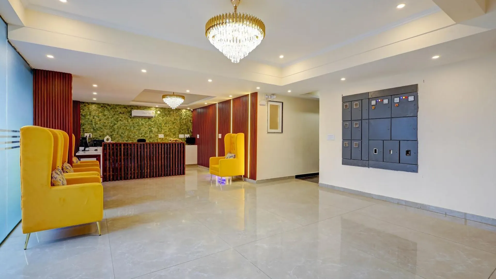 Limewood Stay - Crystal Gurgaon 3*,